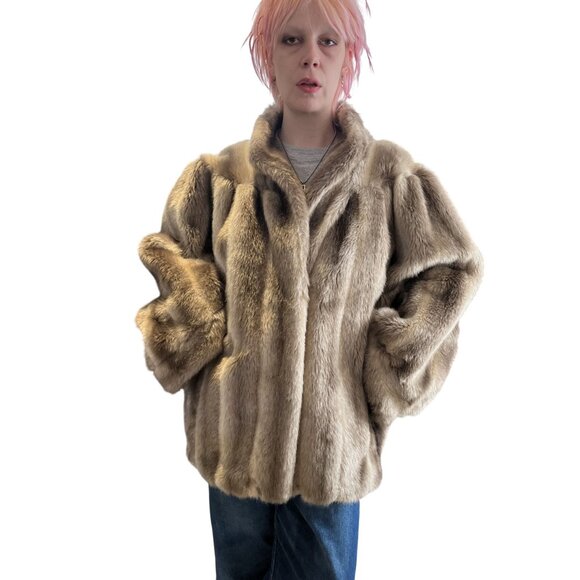 Vintage 1970/80s Faux Mink Short Coat W/ Dolman Sleeves & Pleated Yoke Side Pock - Picture 4 of 16